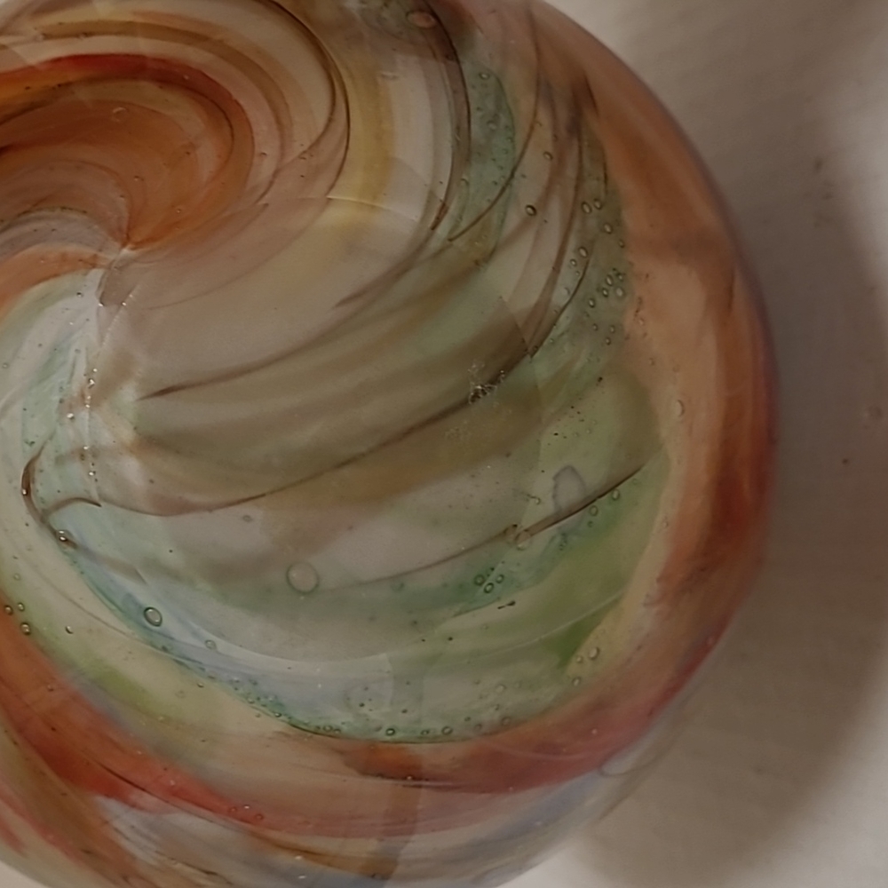 Beautiful Handblown Glass Vase - Picture 7 of 16
